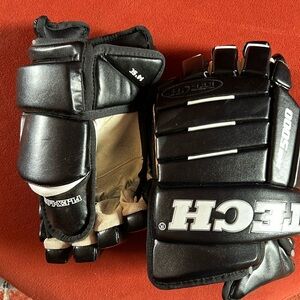 ITECH 14” hockey gloves  Good condition